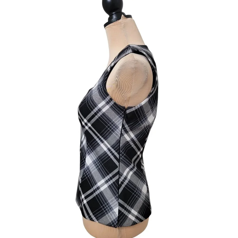 White House Black Market Size 0 Black & White Plaid Sleeveless Top / Vest